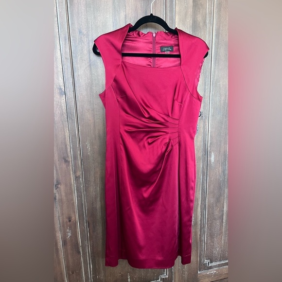 Tahari Arthur S Levine Dresses & Skirts - Tahari Ruby Red Sleeveless Midi Dress